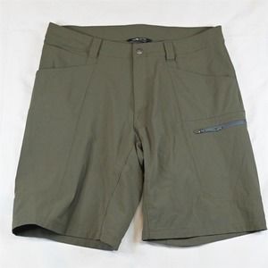 North Face 34 x 10" Olive Green Flex Outdoor Tech Shorts‎